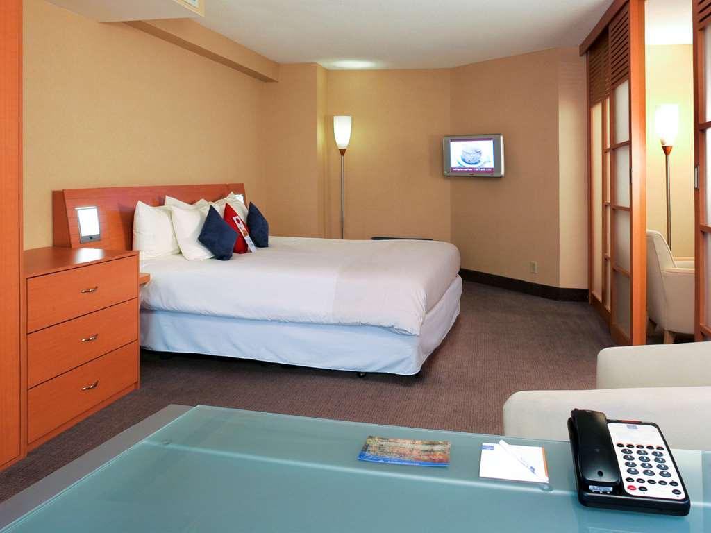 Doubletree By Hilton Ottawa Downtown Hotel Стая снимка