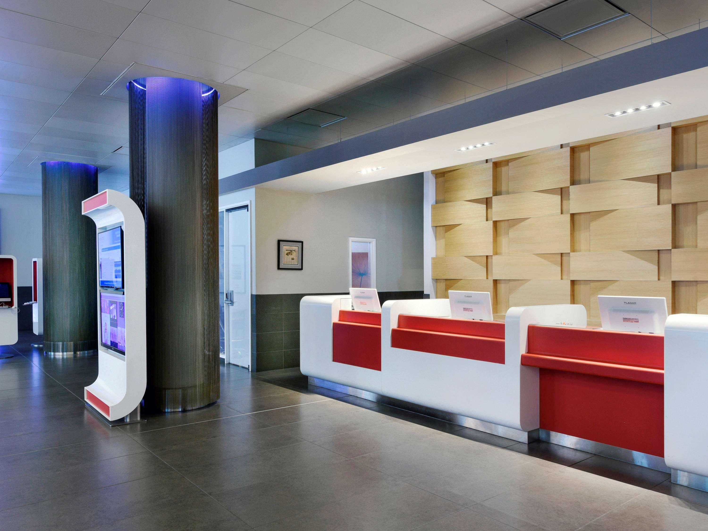 Doubletree By Hilton Ottawa Downtown Hotel Екстериор снимка