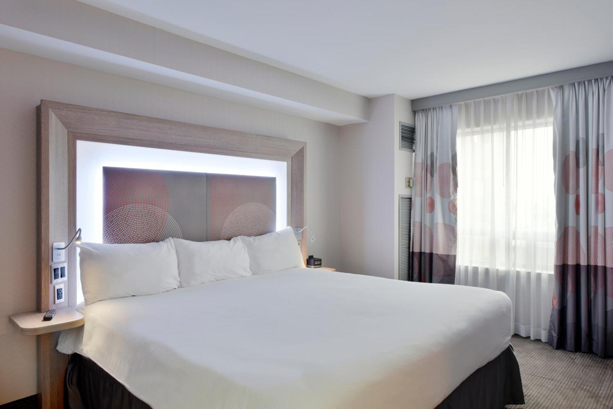 Doubletree By Hilton Ottawa Downtown Hotel Екстериор снимка
