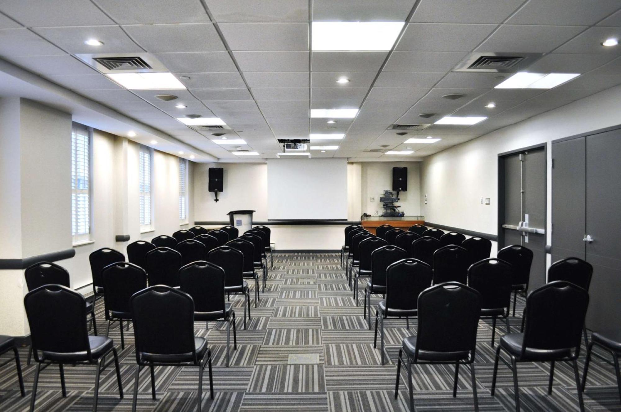 Doubletree By Hilton Ottawa Downtown Hotel Екстериор снимка