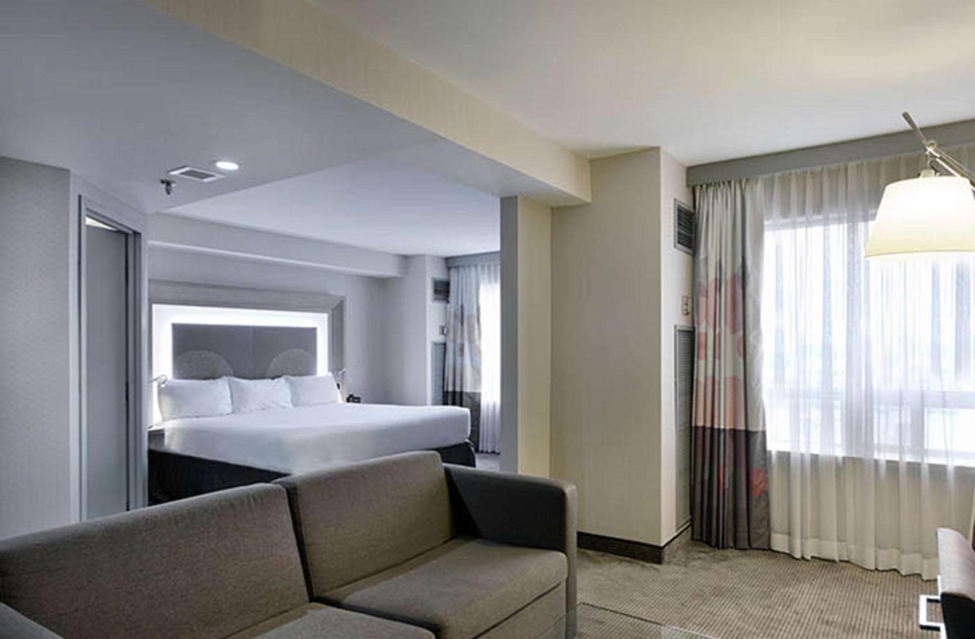 Doubletree By Hilton Ottawa Downtown Hotel Екстериор снимка