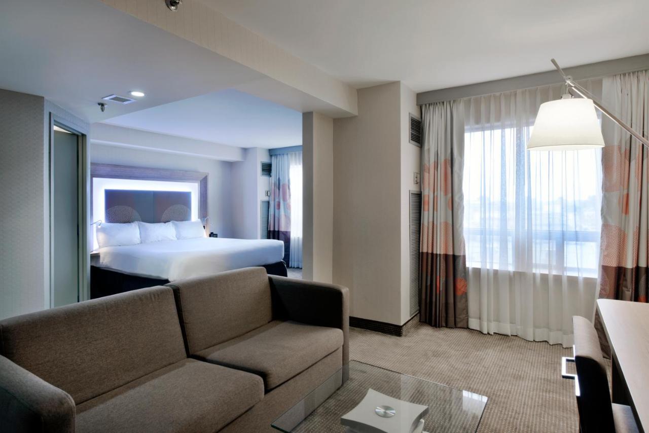 Doubletree By Hilton Ottawa Downtown Hotel Екстериор снимка