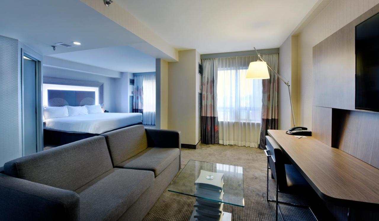 Doubletree By Hilton Ottawa Downtown Hotel Екстериор снимка