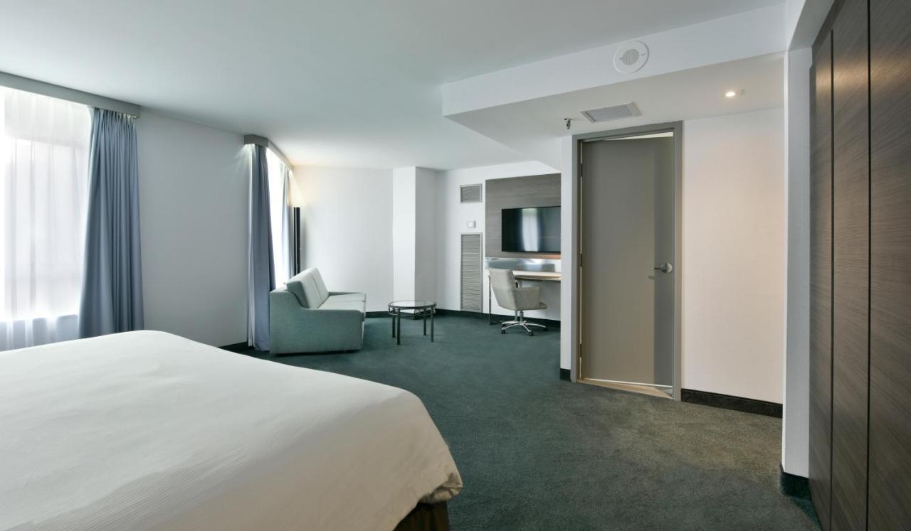Doubletree By Hilton Ottawa Downtown Hotel Екстериор снимка